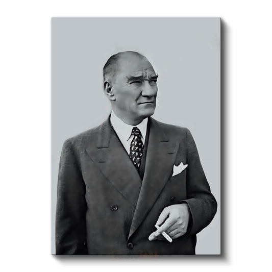 Devlet Adamı Atatürk - Zarif Takım Elbiseli Portre Kanvas Tablo