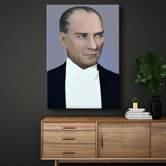 Beyaz Yakalı Atatürk - Mavi Fonda Portre Kanvas Tablo