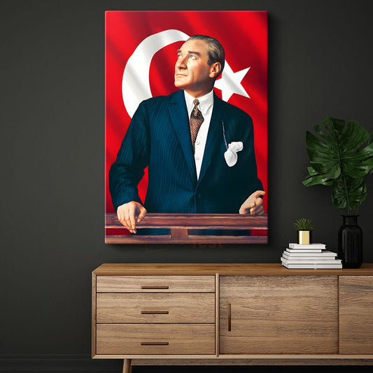 Türk Bayrağı Önünde Atatürk - Kürsüde Lider Kanvas Tablo