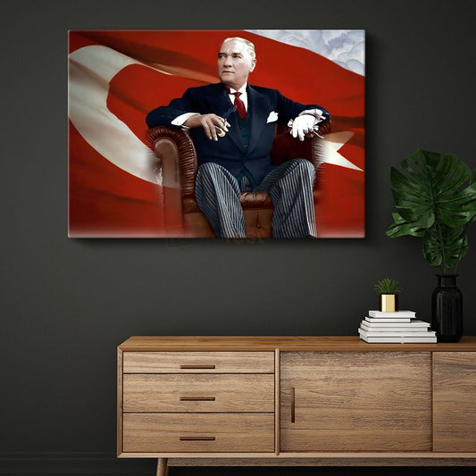 Koltukta Atatürk - Bayrak Fonlu Resmi Portre Kanvas Tablo