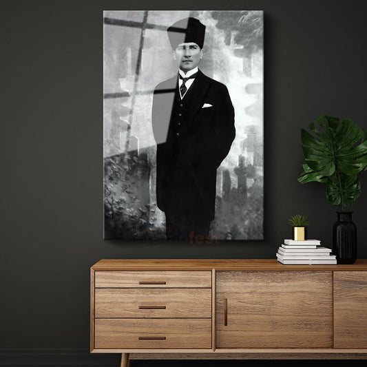 Siyah Beyaz Atatürk - Kalpak ve Klasik Duruş Cam Tablo