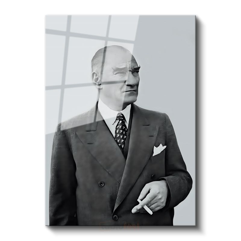 Devlet Adamı Atatürk - Zarif Takım Elbiseli Portre Cam Tablo