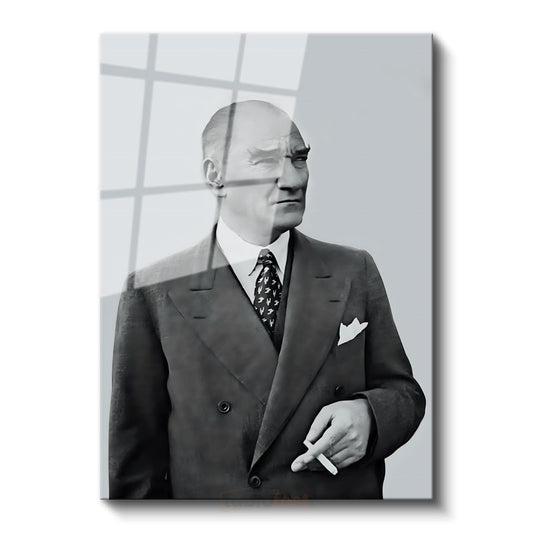 Devlet Adamı Atatürk - Zarif Takım Elbiseli Portre Cam Tablo