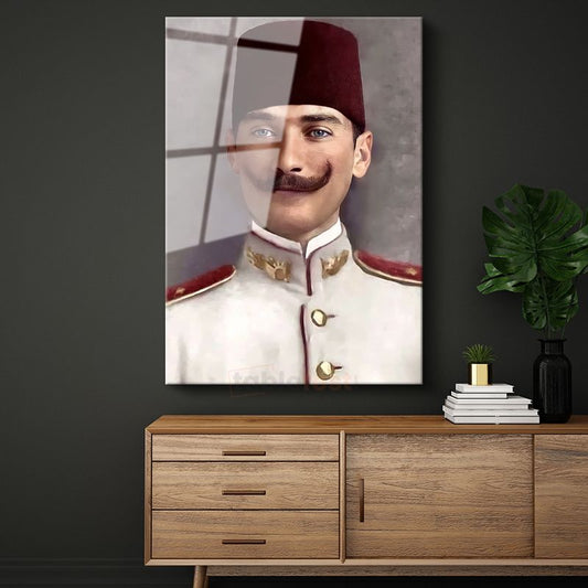 Genç Atatürk - Bordo Fes ve Beyaz Üniforma Cam Tablo