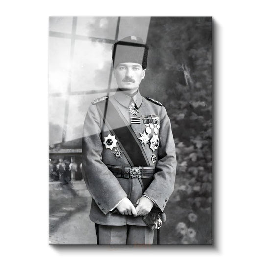 Mareşal Atatürk - Madalyalı Askeri Üniforma Cam Tablo