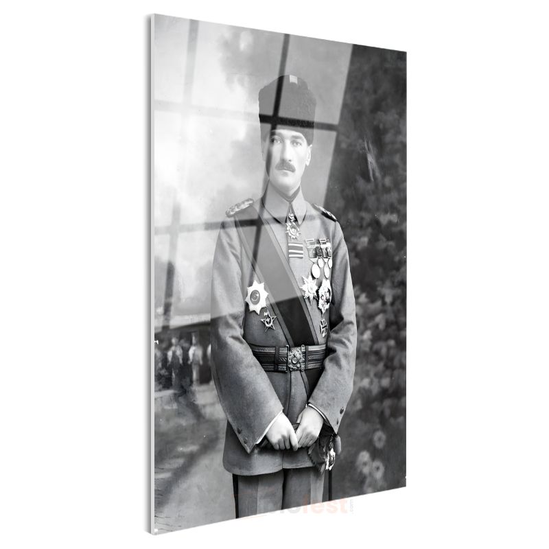 Mareşal Atatürk - Madalyalı Askeri Üniforma Cam Tablo