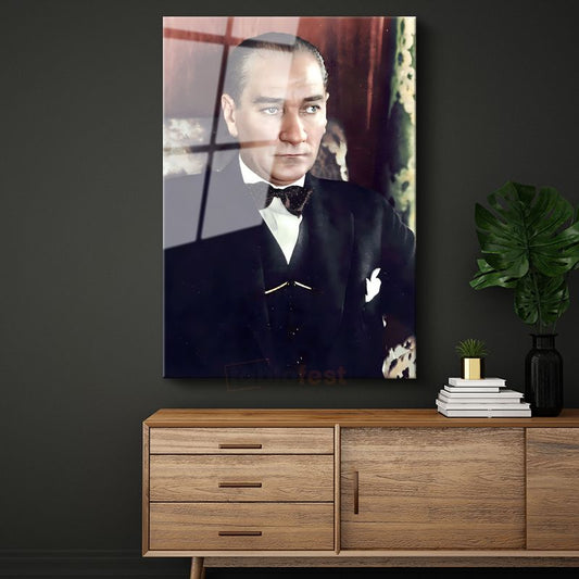 Papyonlu Atatürk - Siyah Takım Elbise Portresi Cam Tablo