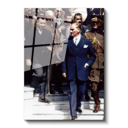 Meclis Çıkışı Atatürk - Mavi Takım Elbiseli Cam Tablo