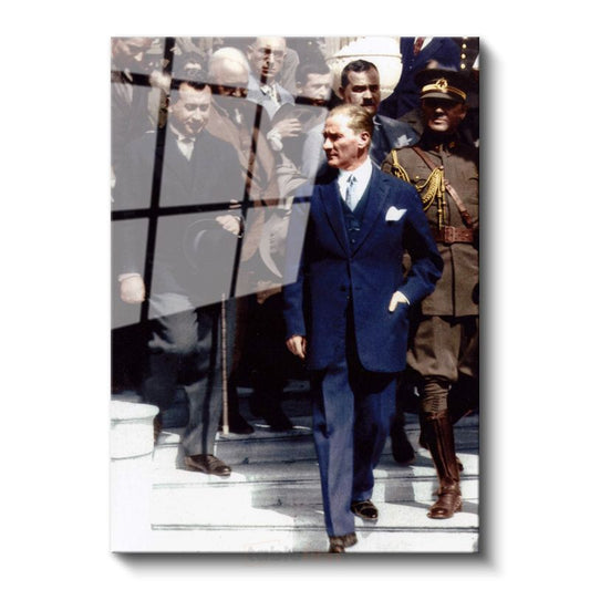 Meclis Çıkışı Atatürk - Mavi Takım Elbiseli Cam Tablo