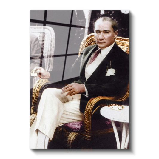 Hasır Koltukta Atatürk - Şık Oturuş Portresi Cam Tablo