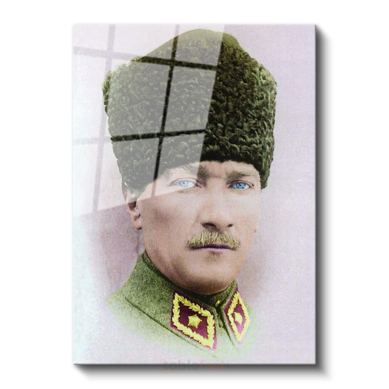 Yeşil Kalpaklı Atatürk - Askeri Üniforma Portresi Cam Tablo