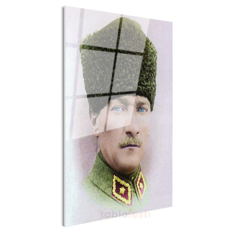 Yeşil Kalpaklı Atatürk - Askeri Üniforma Portresi Cam Tablo