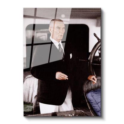 Otomobil Başında Atatürk - Siyah Ceket Beyaz Pantolon Cam Tablo
