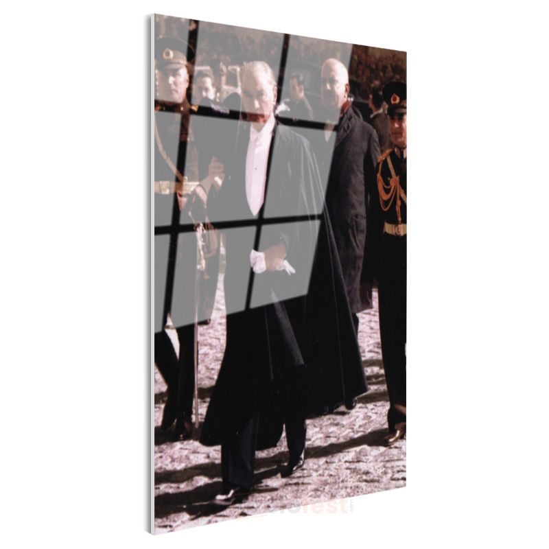 Siyah Pelerinli Atatürk - Resmi Tören Cam Tablo