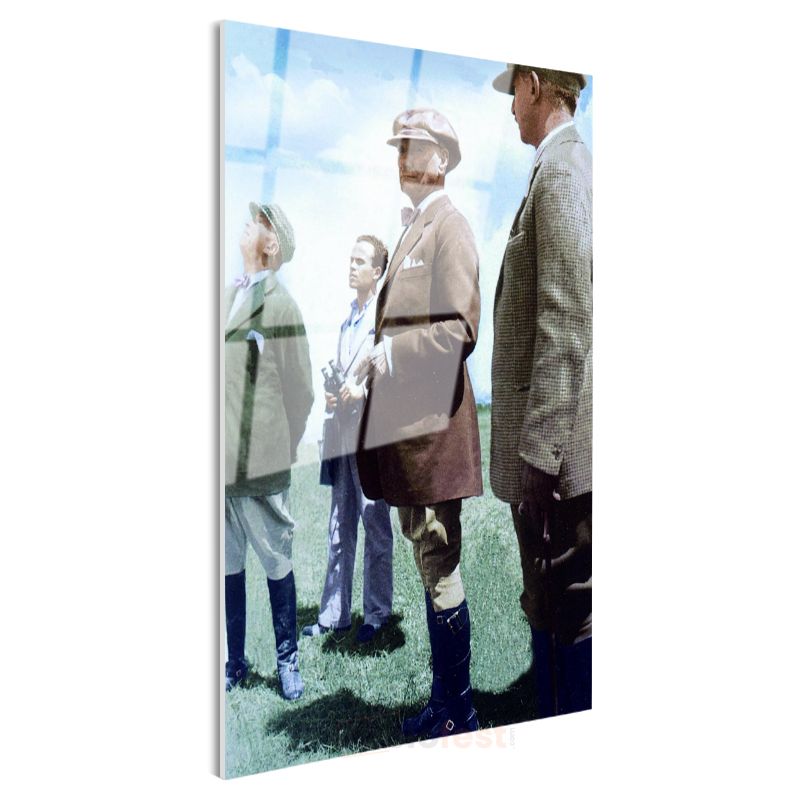 Kır Gezisi Atatürk - Kasket ve Çizme Detaylı Cam Tablo