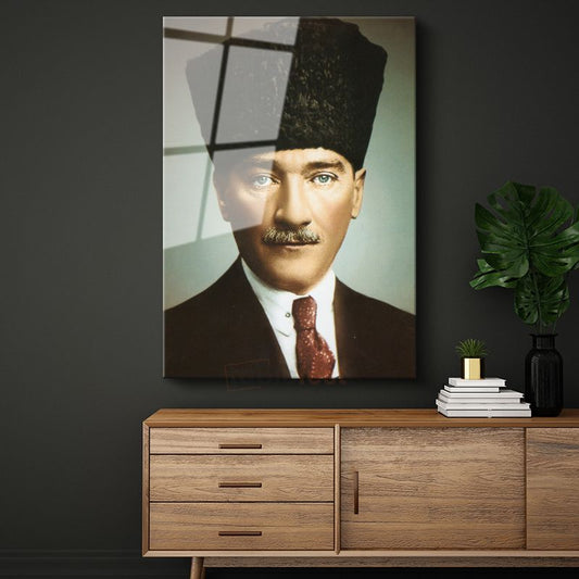 Siyah Kalpaklı Atatürk - Klasik Portre Cam Tablo