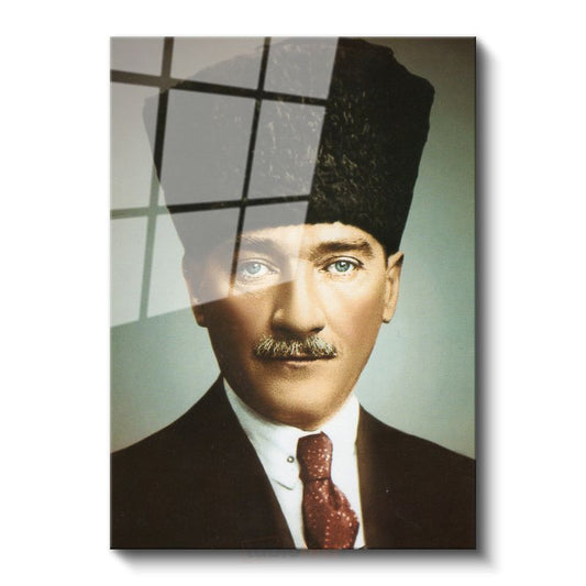 Siyah Kalpaklı Atatürk - Klasik Portre Cam Tablo