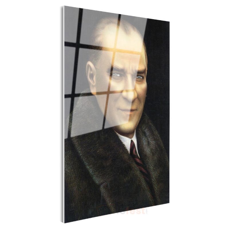 Kürk Yakalı Atatürk - Siyah Fonda Portre Cam Tablo