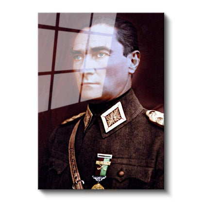 Askeri Üniformalı Atatürk - Madalyalı Portre Cam Tablo