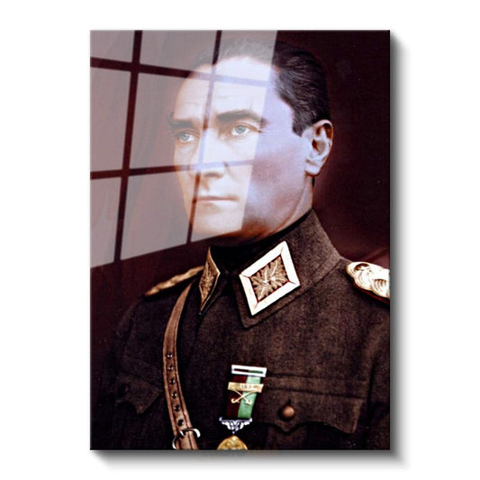 Askeri Üniformalı Atatürk - Madalyalı Portre Cam Tablo