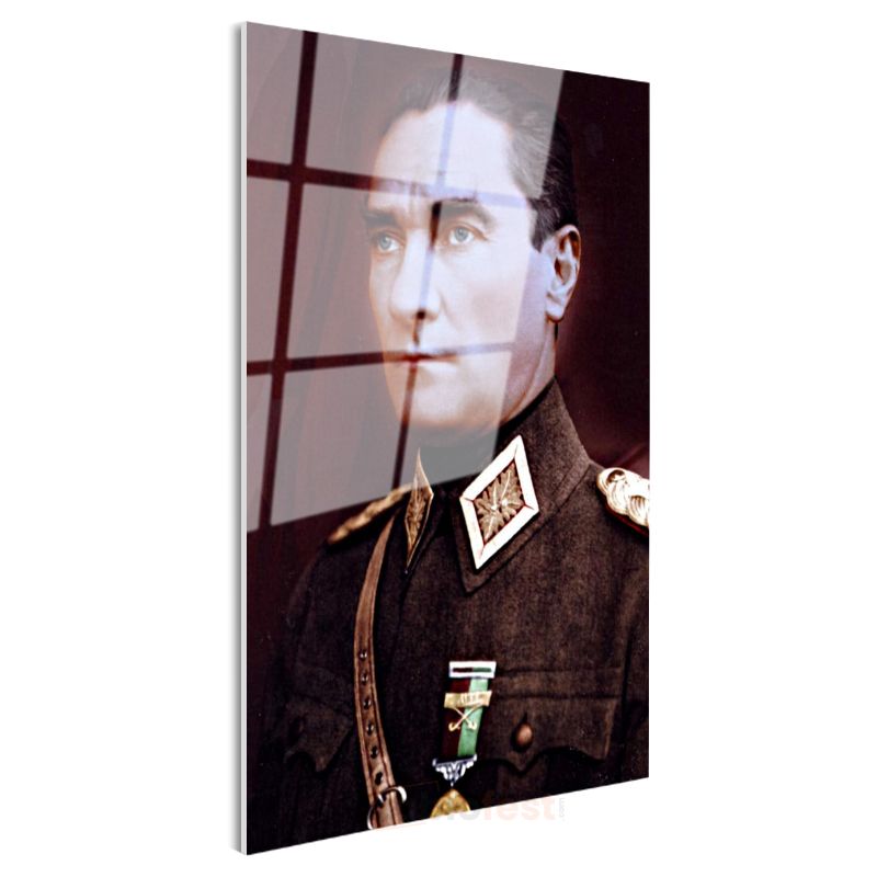 Askeri Üniformalı Atatürk - Madalyalı Portre Cam Tablo