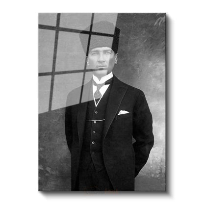 Siyah Kalpaklı Atatürk - Klasik Duruş Cam Tablo