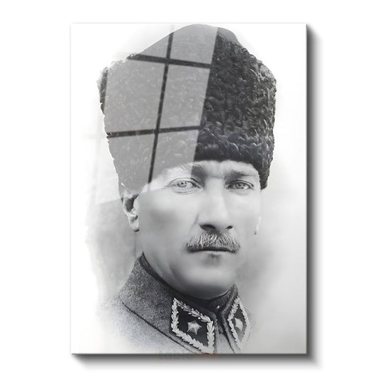 Kalpaklı Komutan - Beyaz Fonda Portre Cam Tablo