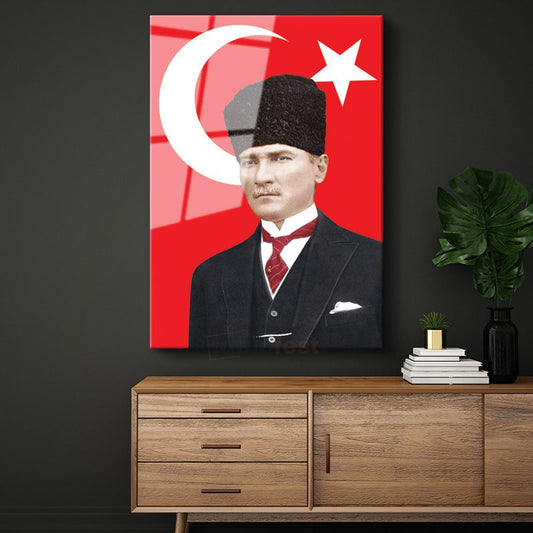 Türk Bayrağı Önünde Atatürk - Kalpaklı Resmi Portre Cam Tablo