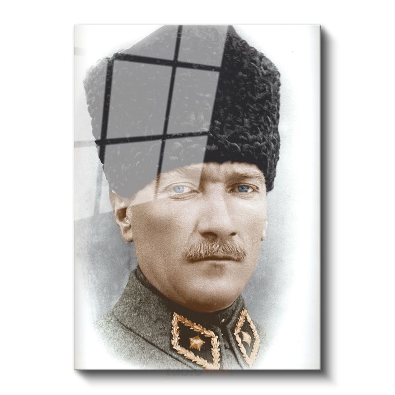 Kalpaklı Komutan - Renkli Askeri Portre Cam Tablo