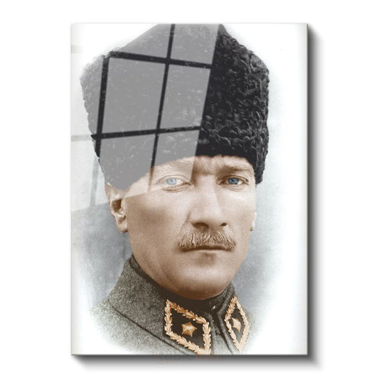 Kalpaklı Komutan - Renkli Askeri Portre Cam Tablo