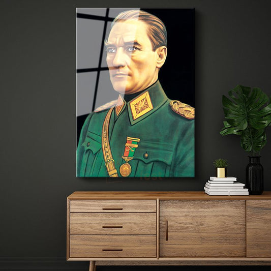 Yeşil Üniformalı Atatürk - Madalyalı Askeri Portre Cam Tablo