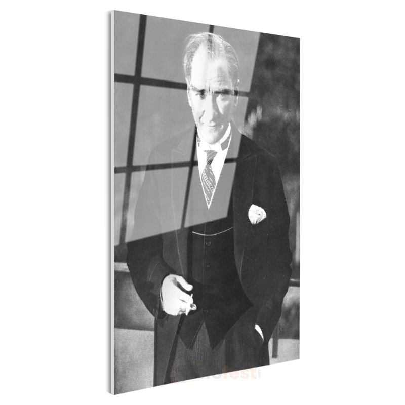 Takım Elbiseli Atatürk - Siyah Beyaz Klasik Portre Cam Tablo