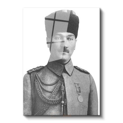 Genç Subay Atatürk - Kalpaklı Askeri Portre Cam Tablo