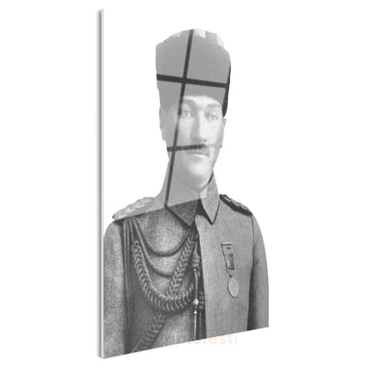 Genç Subay Atatürk - Kalpaklı Askeri Portre Cam Tablo