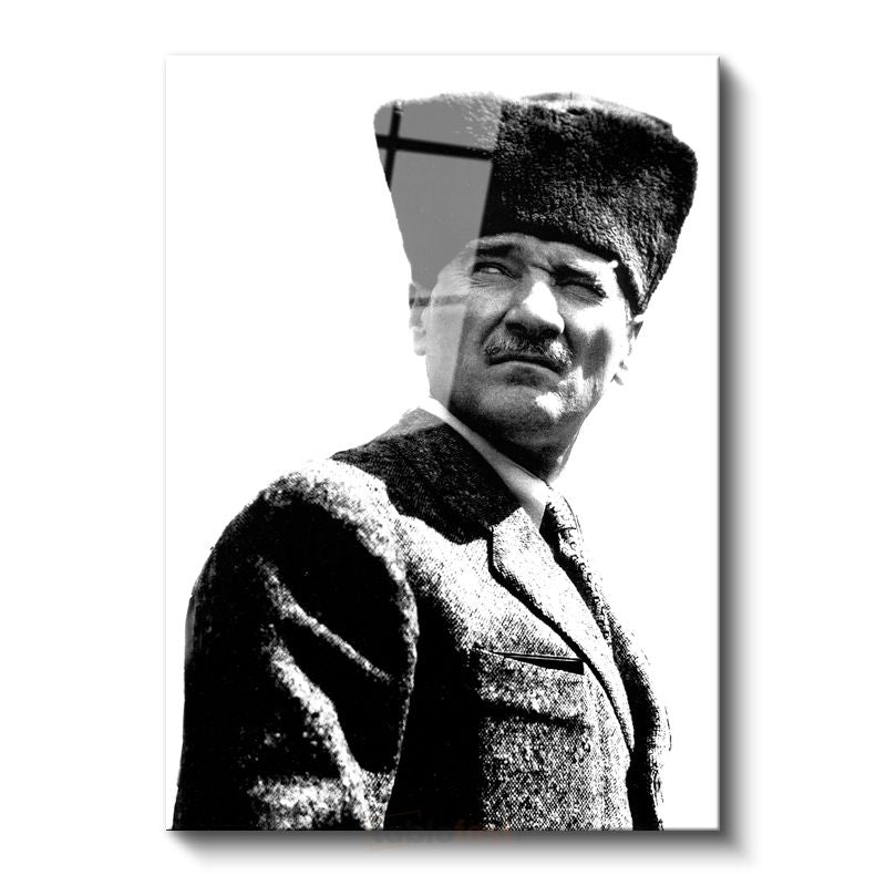 Kalpaklı Atatürk - Beyaz Fonda Portre Cam Tablo