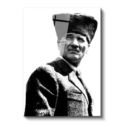 Kalpaklı Atatürk - Beyaz Fonda Portre Cam Tablo