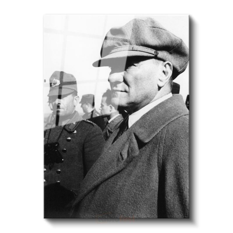 Kasketli Atatürk - Palto ve Profil Cam Tablo