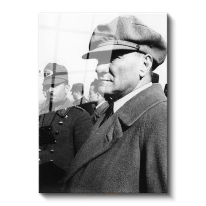 Kasketli Atatürk - Palto ve Profil Cam Tablo