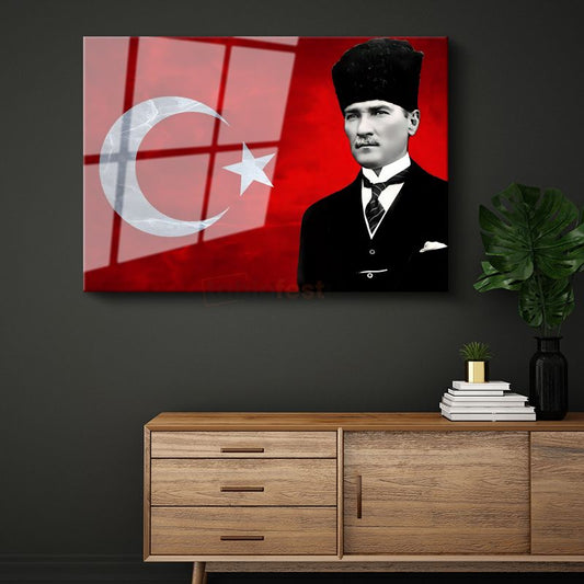 Kalpaklı Atatürk - Kırmızı Bayrak Fonlu Portre Cam Tablo