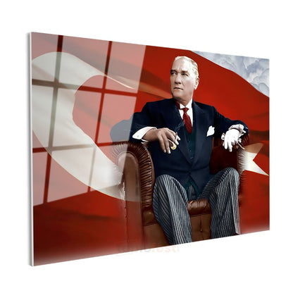 Koltukta Atatürk - Bayrak Fonlu Resmi Portre Cam Tablo