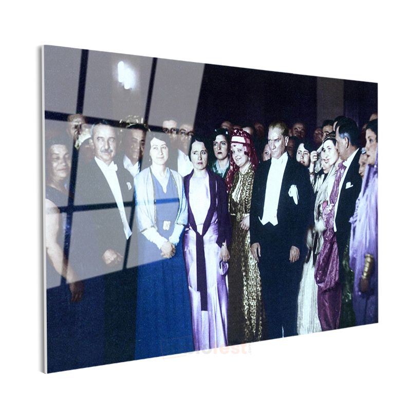 Cumhuriyet Balosu - Atatürk'ün Modern Türkiye'si Cam Tablo