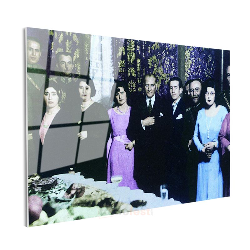 Atatürk ve Sosyal Yaşam - Seçkin Davette Cam Tablo
