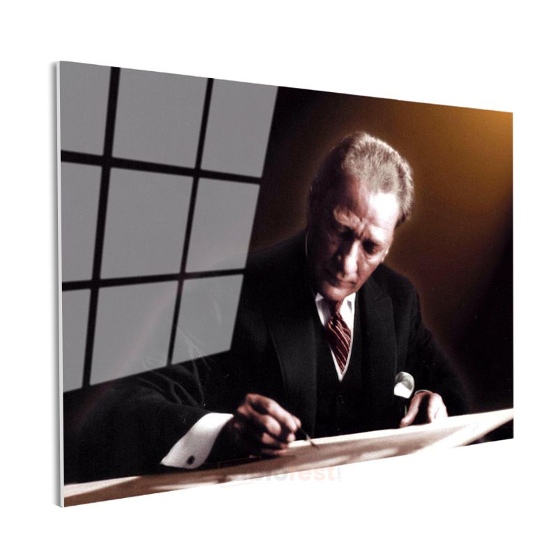 Atatürk ve İmza Anı - Tarihi Belge Hazırlarken Cam Tablo