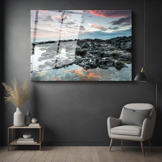 Kayalık Sahil - Pastel Renkli Gökyüzü Altında Deniz Manzarası Cam Tablo