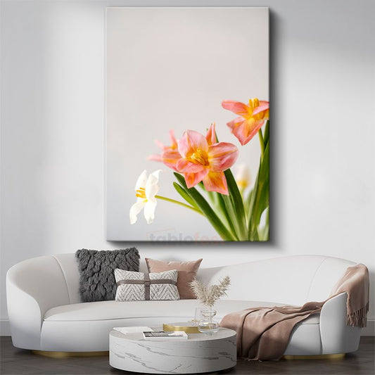 Bahar Çiçekleri - Minimal Beyaz Zeminde Pembe Laleler Kanvas Tablo