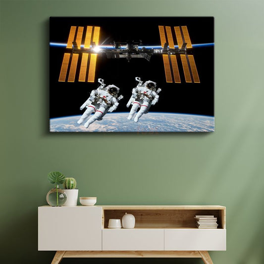Uzay İstasyonu ve Astronotlar - Yıldızlar Arasında Keşif Kanvas Tablo