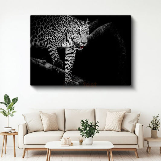 Karanlıktaki Leopar - Gece Avcısı Yırtıcı Kedi Kanvas Tablo
