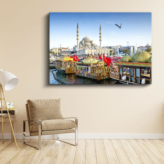 Yeni Camii - İstanbul'un Renkli Tekneleri Kanvas Tablo