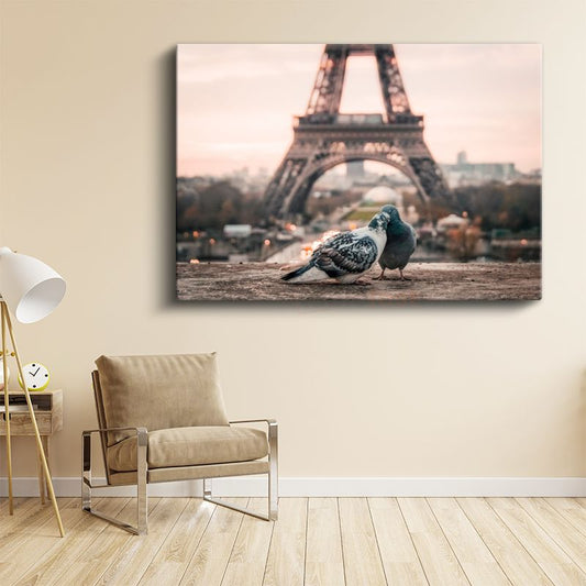 Paris Romantizmi - Eyfel Kulesi ve Güvercinler Kanvas Tablo