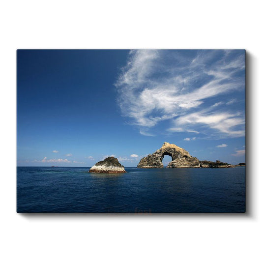 Doğal Kemer - Masmavi Denizde Kayalık Ada Kanvas Tablo